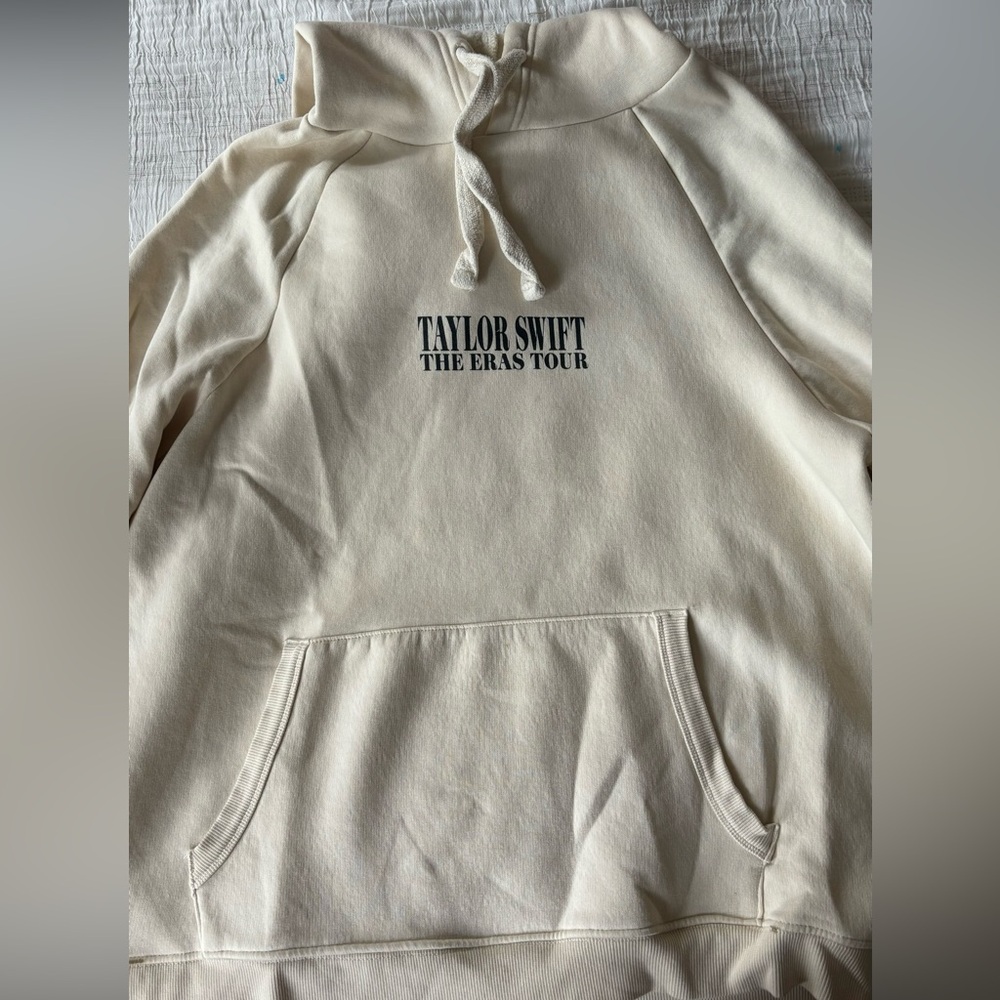 XL Taylor Swift Eras Tour Sweatshirt - Authentic